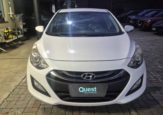 HYUNDAI I30 1.8 MPI 16V GASOLINA 4P AUTOMATICO HYUNDAI I30 1.8 MPI 16V GASOLINA 4P AUTOMATICO
